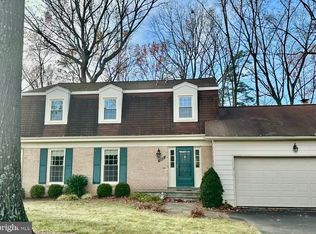 10821 Cross School Rd, Reston, VA 20191