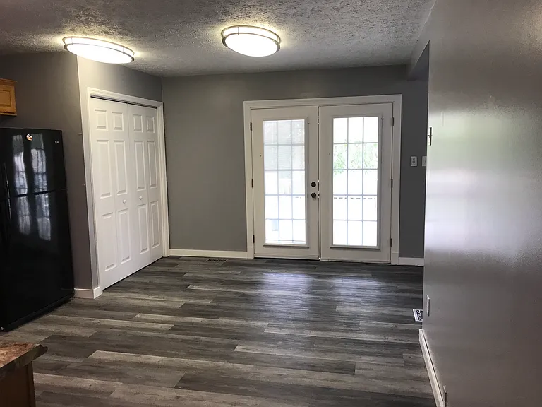 1071 Lakeview Dr — Photo 7