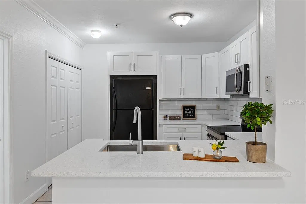 2 bed, 2.0 bath, 1115 sqft, $2,300 — Photo 4