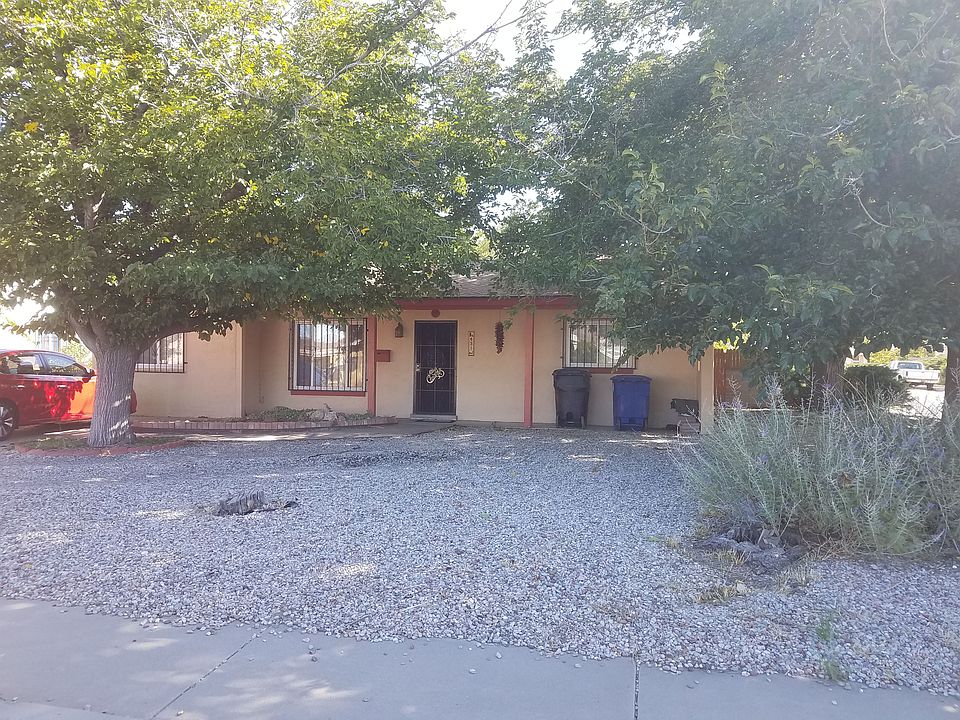 1st image of 636 Madeira Dr SE
