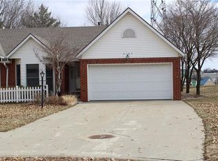 2105 Berkshire Dr, Saint Joseph, MO 64506