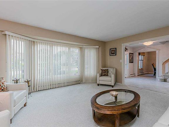 4th image of 39 Hyde Ln