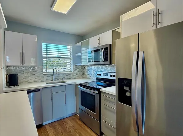 8350 Sunrise Lakes Blvd APT 202, Fort Lauderdale, FL 33322