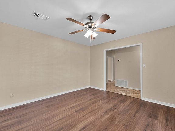 3rd image of 7710 Charter Oaks Dr
