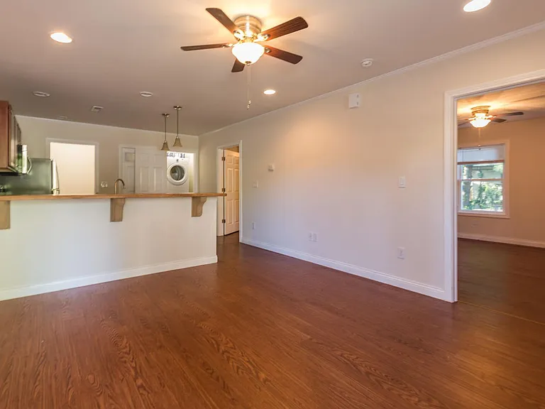 209 N Madison St — Photo 4