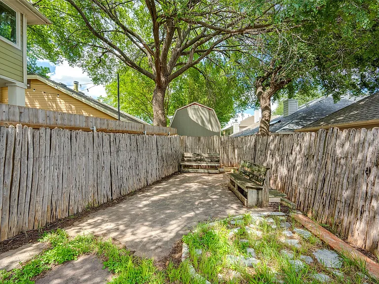 1802 Village Oak Ct — Photo 27