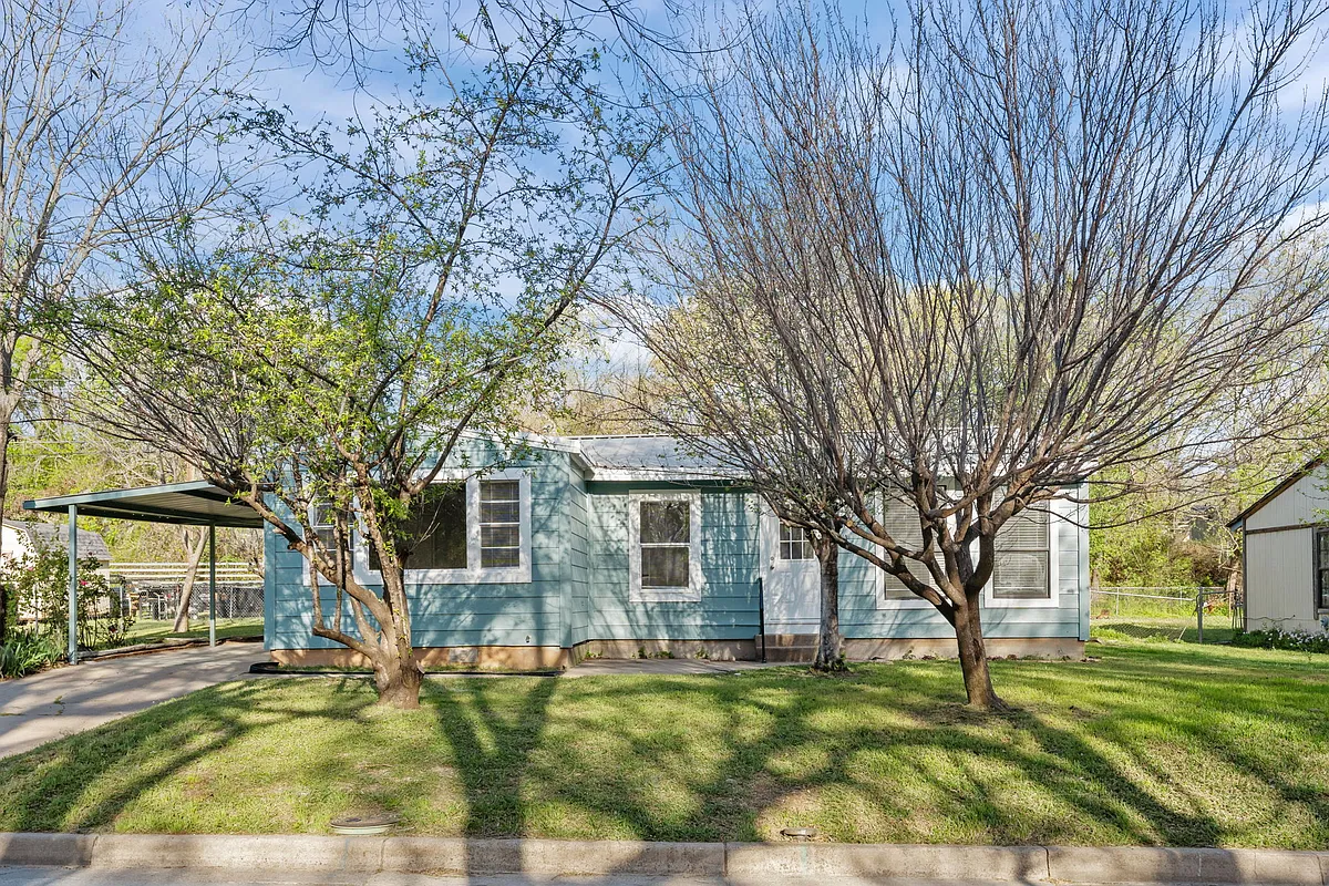 Building Photo - 217 Clinton Dr
