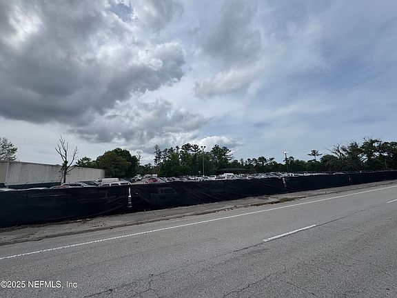 3rd image of 5515/5517 SHAD Road