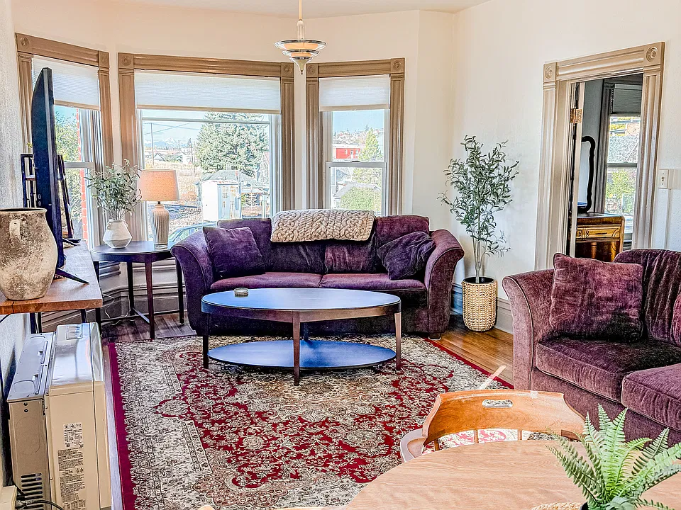 850 S Main St #1