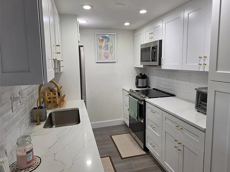 400 64th Ave #405 — Photo 13