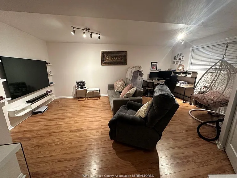 7929 Hawthorne Dr — Photo 39
