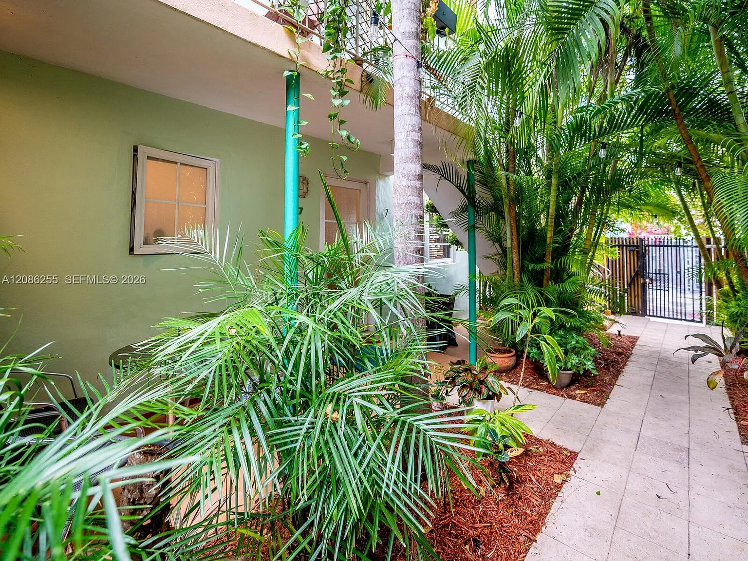 Park Square Condo — Photo 2