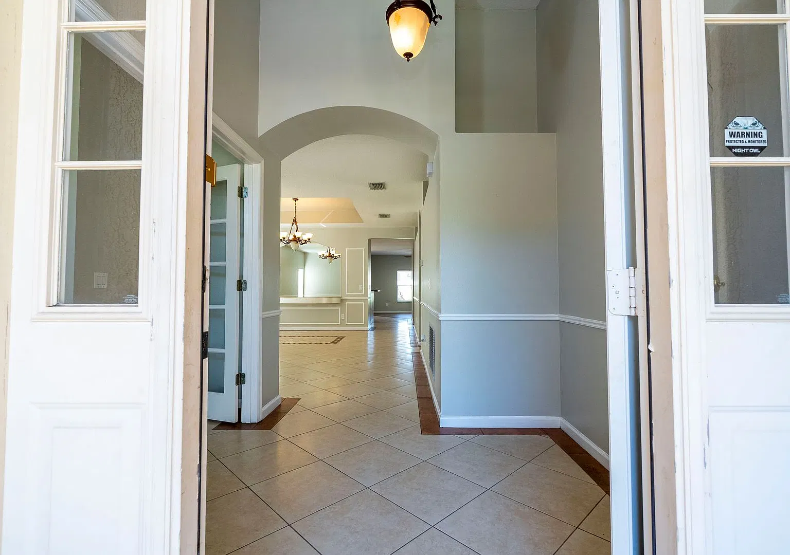 Gorgeous 4/2 Spacious Home with a Fenced Backyard and a 2 Car Garage in Falcon Trace - Orlando! — Photo 3