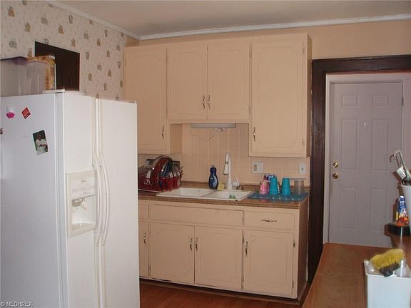 4th image of 9006 Plymouth Ave