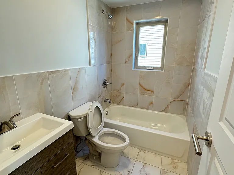 31 Starbuck St #2 — Photo 8