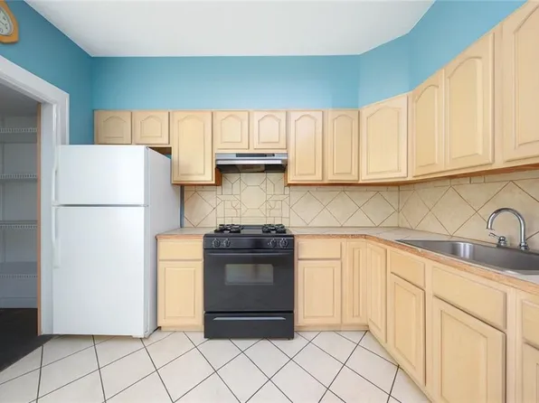 2044 71st Street image 10 of 30