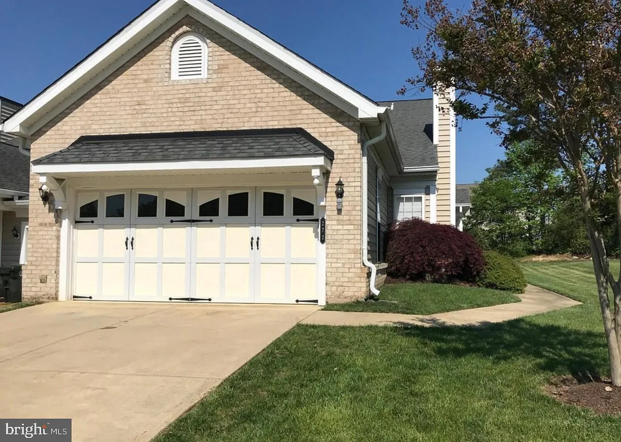 272 Williamsburg Cir photo 1