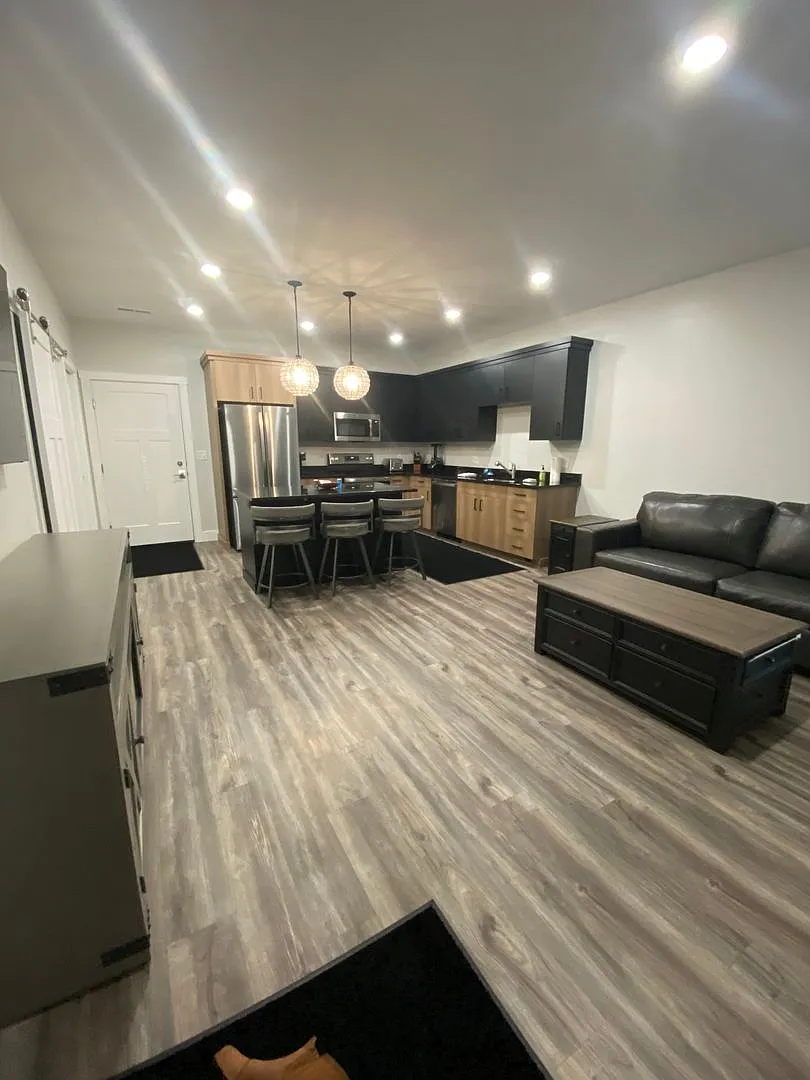 Fully Furnished 2BR, 2.5 Bathroom Townhome With attached 2 car Garage — Photo 3
