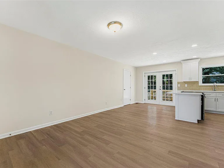6371 Westbury Rd — Photo 5