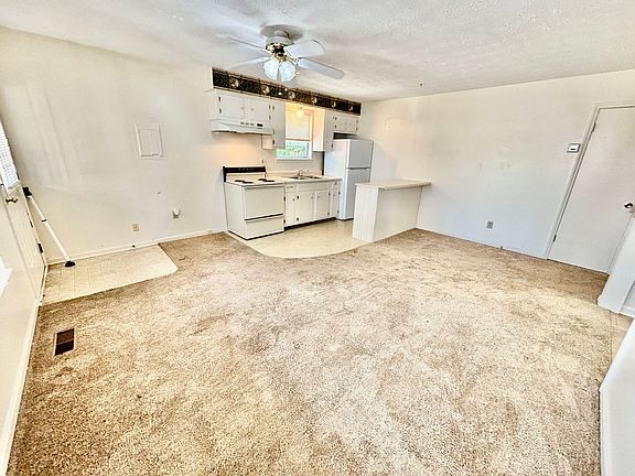 4th image of 120 Montmullin St #A