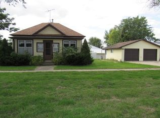 303 Chestnut St SE, Hopkinton, IA 52237