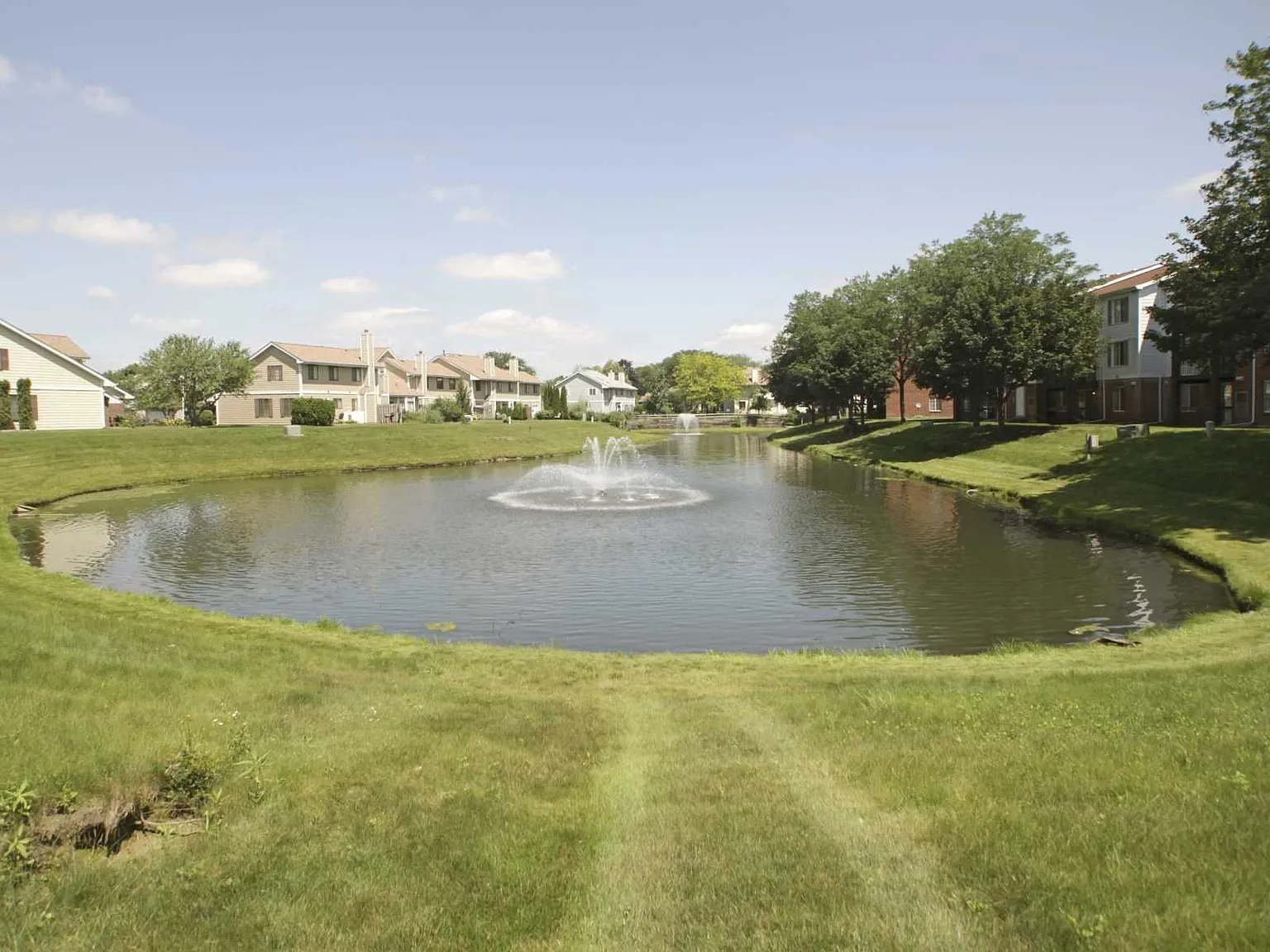 Orchard Lakes Apartments — Photo 3