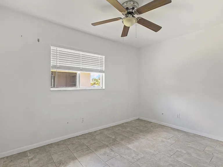 4305 SW Santa Barbara Pl — Photo 10