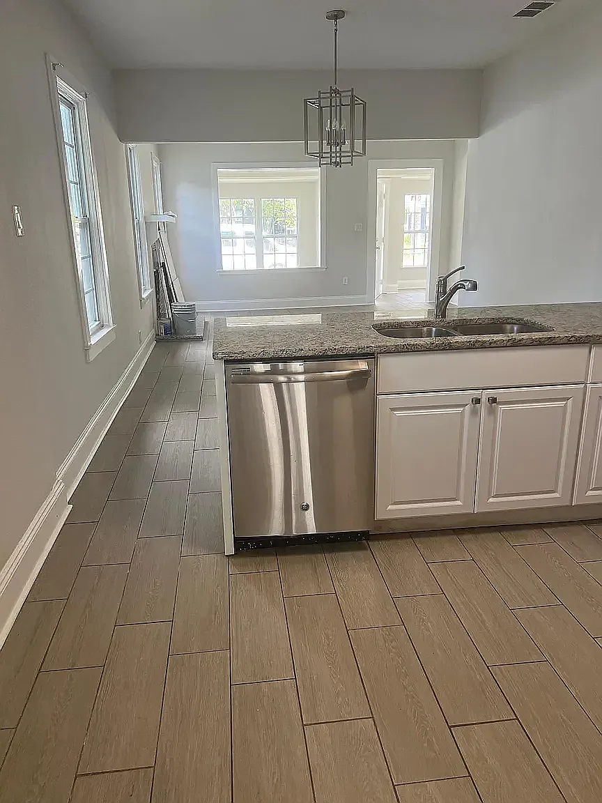 3 bed, 1350 sqft, $1,550 — Photo 2