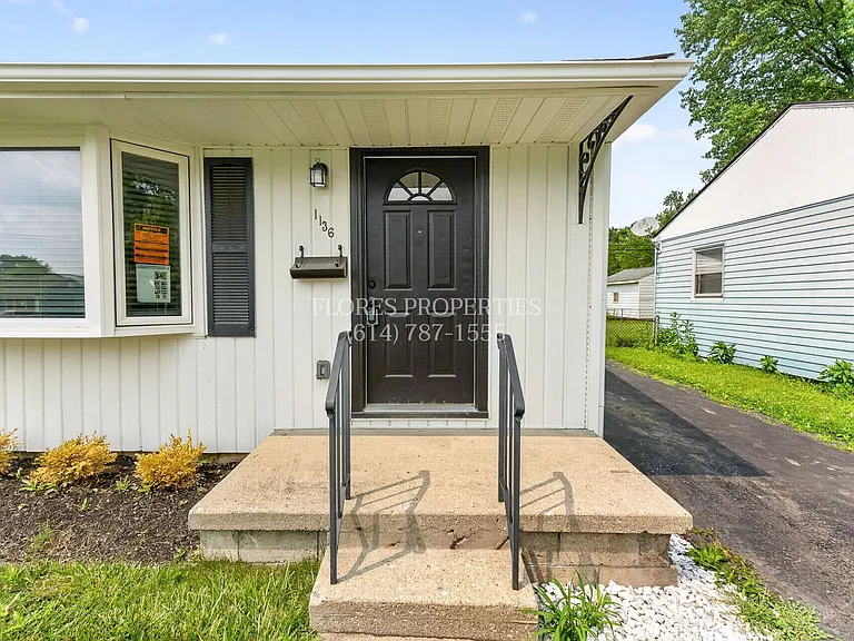 1136 Pauline Ave — Photo 1