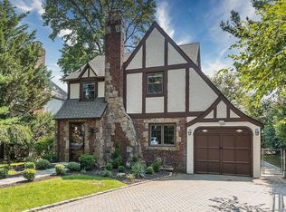 18 Dover Ct, Rockville Centre, NY 11570