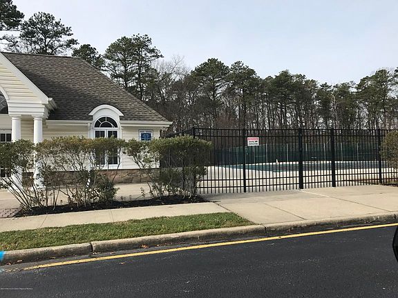 4th image of 903 Gardenia Dr