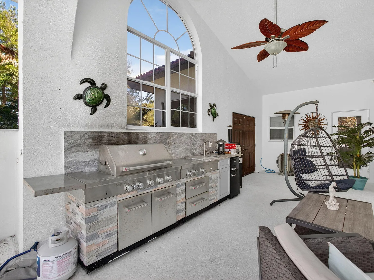 4 bed, 2.5 bath, 2237 sqft, $8,000 — Photo 4