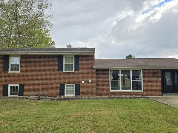 20 Oak Park Dr W, Centralia, IL 62801