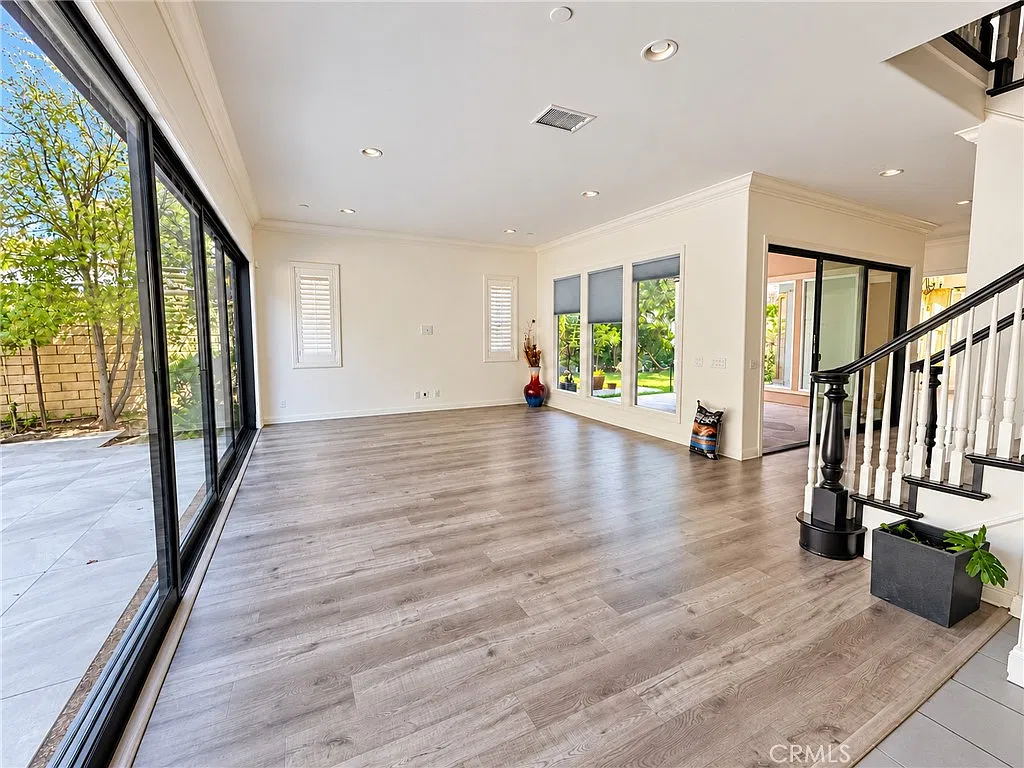 5 bed, 5.5 bath, 2992 sqft, $6,000 — Photo 2