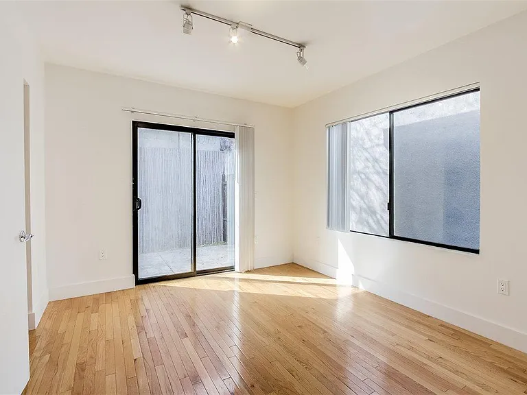 421 N Vendome St #1/2 — Photo 16