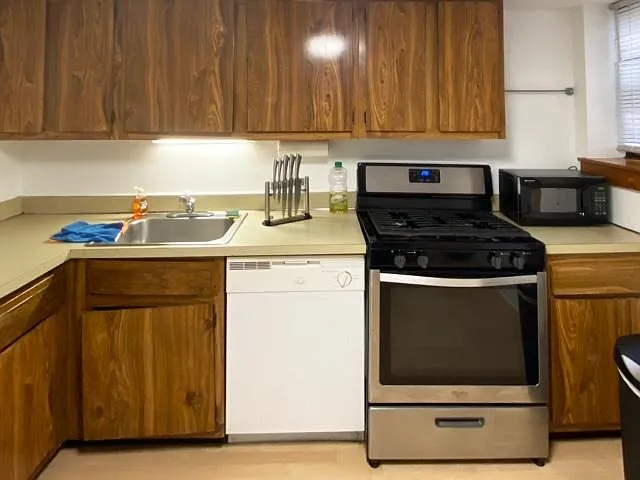 1415 Lombard St — Photo 4