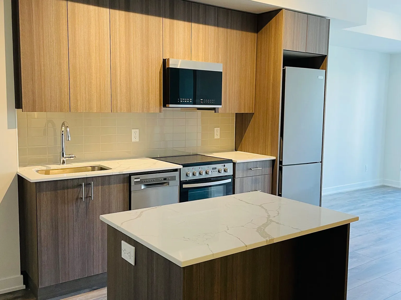 Ellie Condos — Photo 4