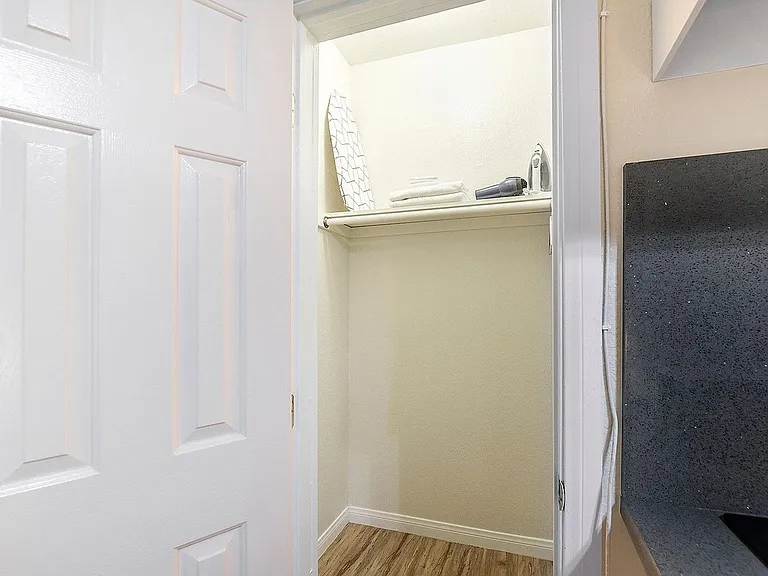 Soto Rose Apartments — Photo 19
