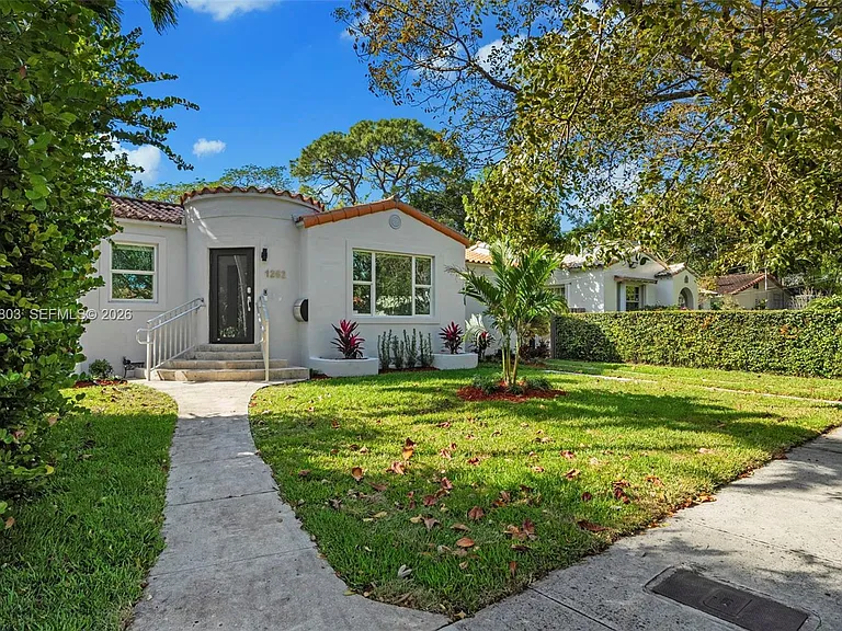 1262 SW 15th Ter — Photo 1