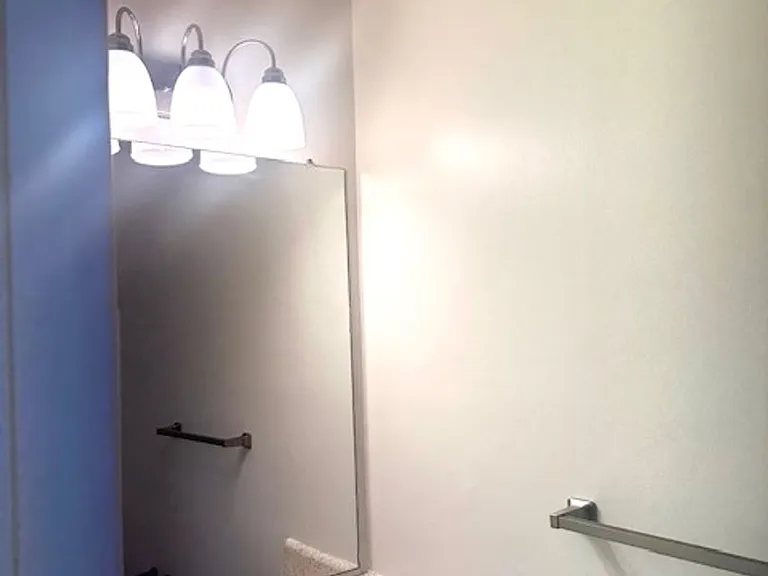 138 S Bryn Mawr St #6 — Photo 8