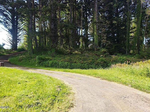 5th image of 2449 NE 36th Dr