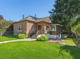 865 E 12th St, North Vancouver, BC V7L 2L2