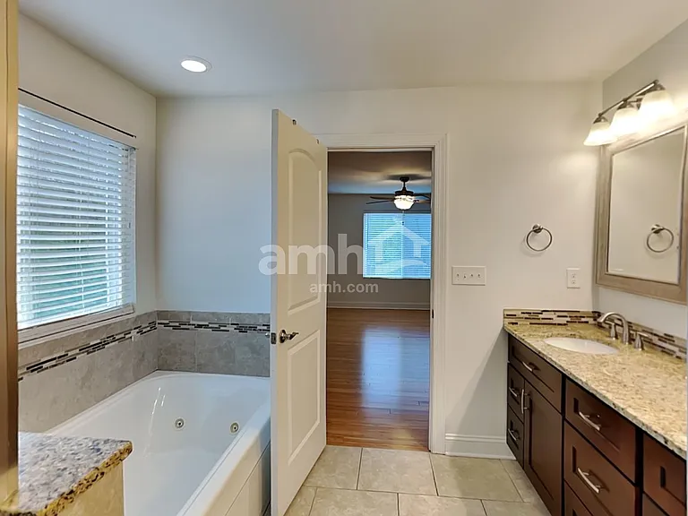 5823 Parkstone Dr — Photo 15