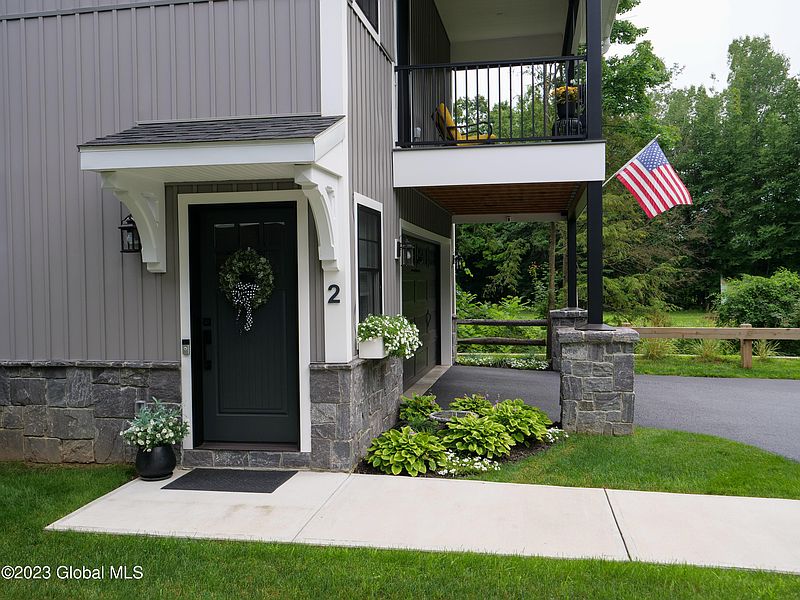3rd image of 2 Whistler Court