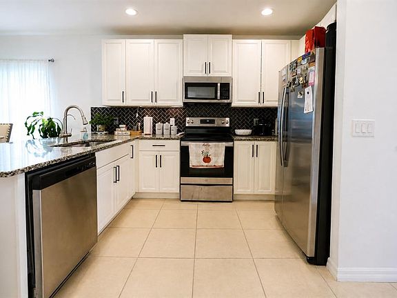 5th image of 5003 ROYAL POINT AVENUE