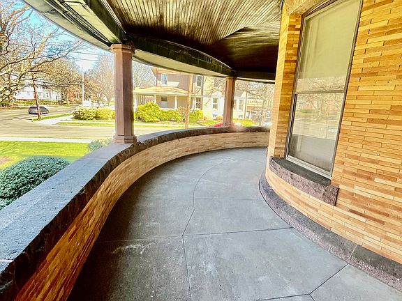 4th image of 475 Whitney Avenue