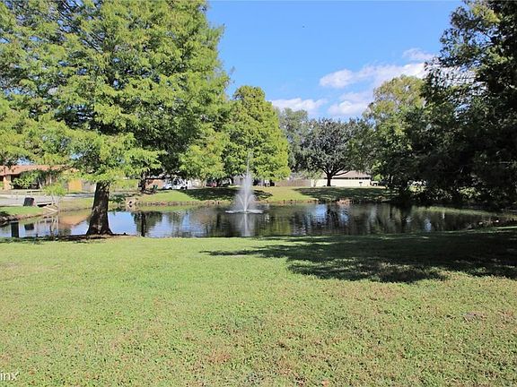4th image of 710 Lakeside Dr