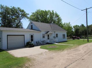 12 E Dakota Ave, Winger, MN 56592