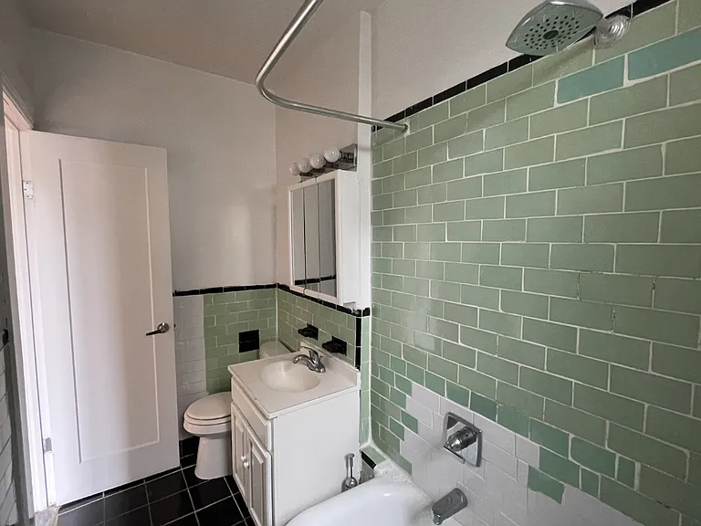 815 E 14th St #3K — Photo 8