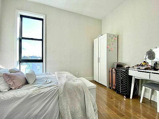 2nd image of 370 Evergreen Ave #2C